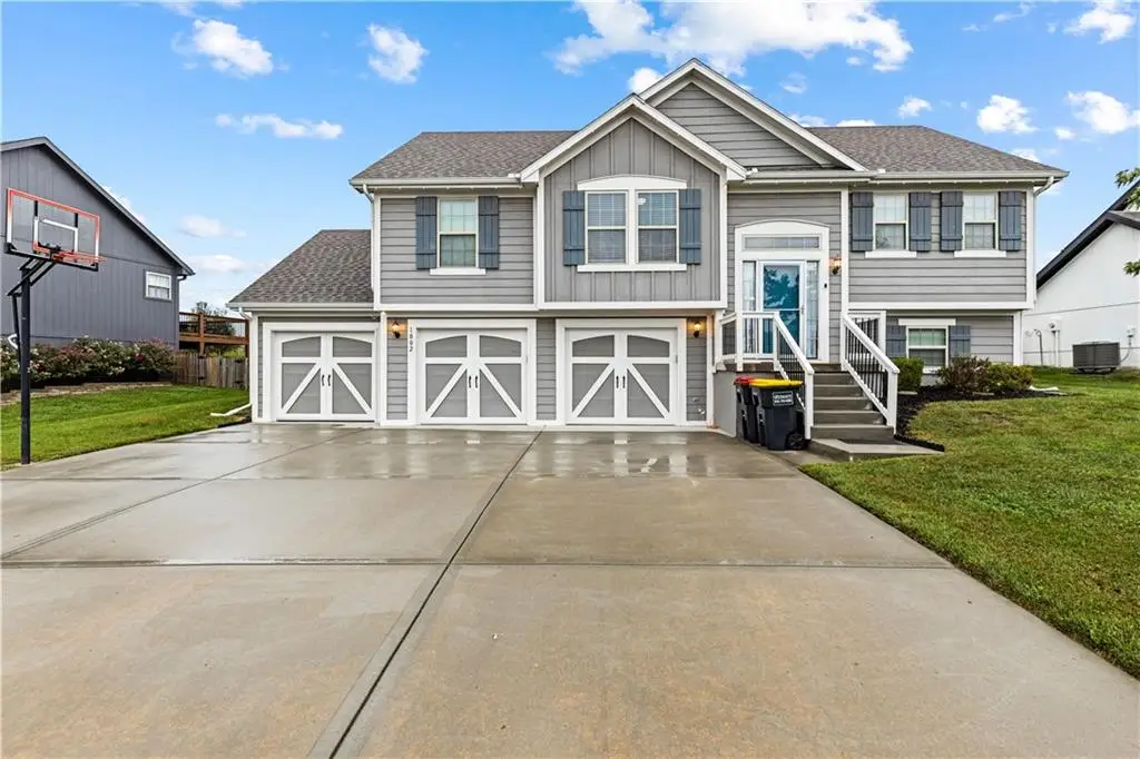 1002 W 10th Avenue, Kearney, MO 64060 - #1