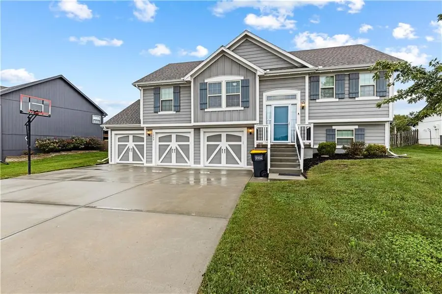1002 W 10th Avenue, Kearney, MO 64060 - #2