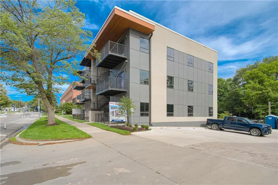 200 W Gregory Boulevard, Kansas City, MO 64114 - #3