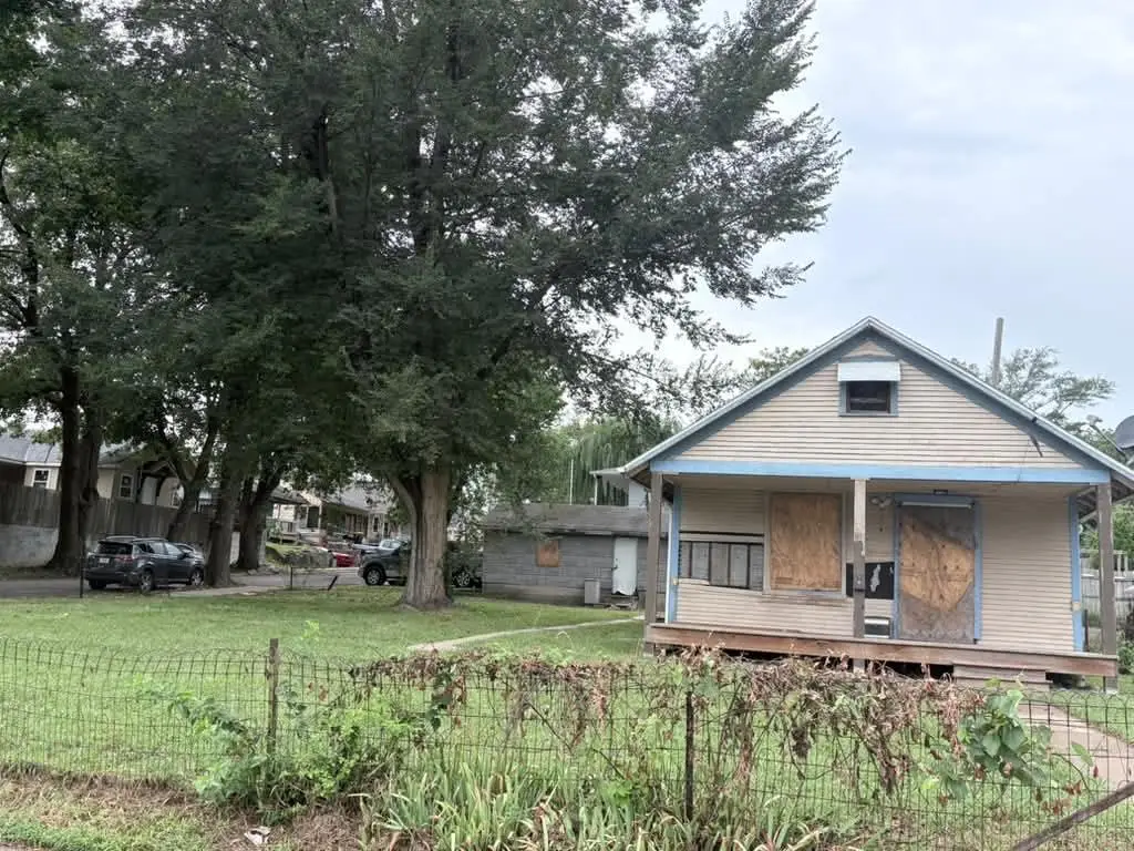1638 Ewing Avenue, Kansas City, MO 64126 - #1
