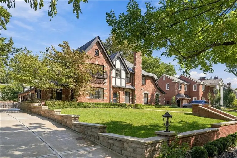 1010 W 65th Street, Kansas City, MO 64113 - #2