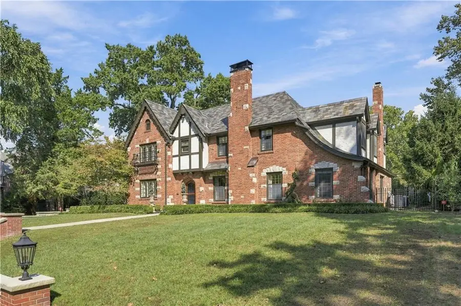 1010 W 65th Street, Kansas City, MO 64113 - #3