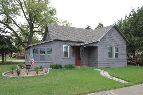 106 E Carlton Street, Pittsburg, KS 66762