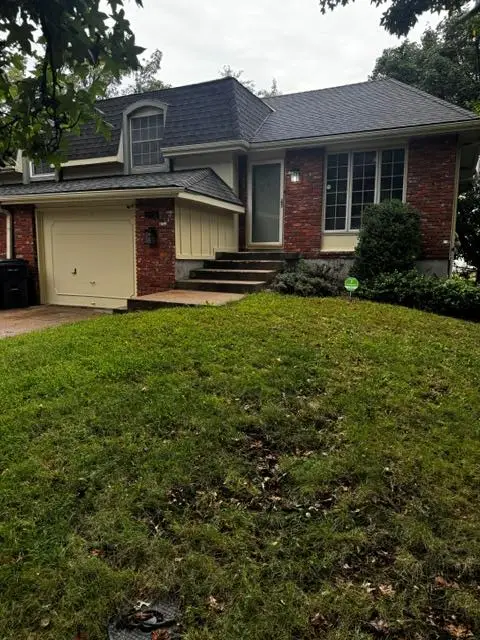 318 S Kenwood Lane, Olathe, KS 66062
