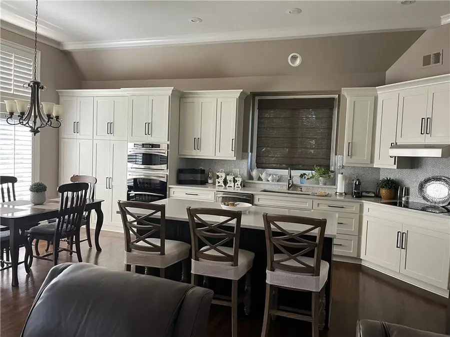 6105 W 147th Street W, Overland Park, KS 66223 - #2