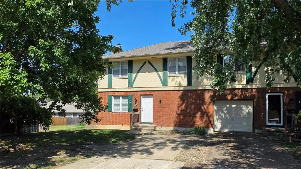 6949 Chapel Woods Lane, Kansas City, MO 64152 - #1