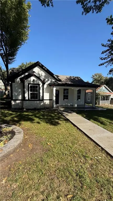 614 Spruce Street, Leavenworth, KS 66048 - #1