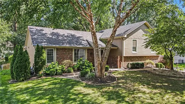 10519 Pawnee Lane, Leawood, KS 66206