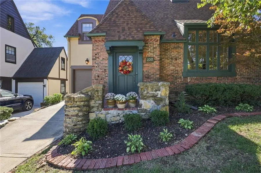 2017 W 50th Street, Westwood Hills, KS 66205 - #2