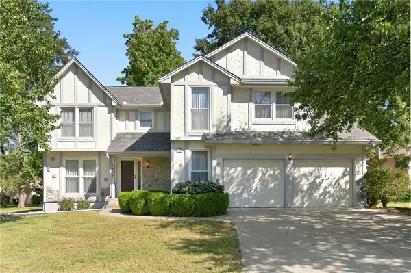 1401 Fox Ridge Drive, Blue Springs, MO 64015