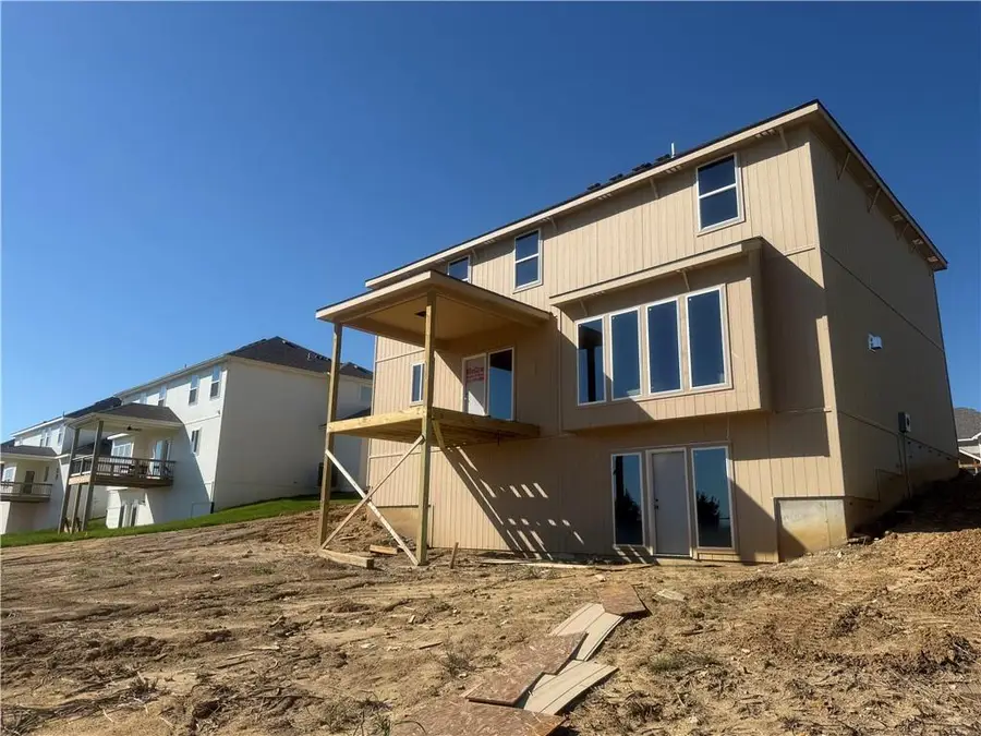 9005 N Poplar Avenue, Kansas City, MO 64156 - #2
