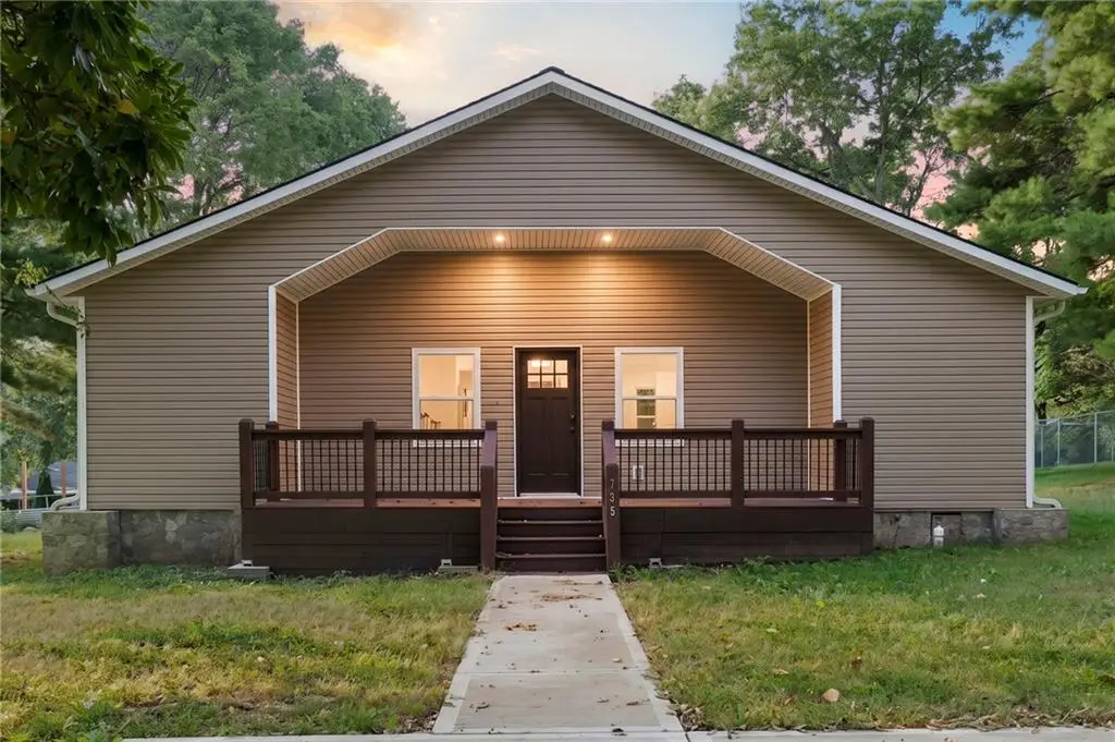 735 E Devon Street, Independence, MO 64055 - #1