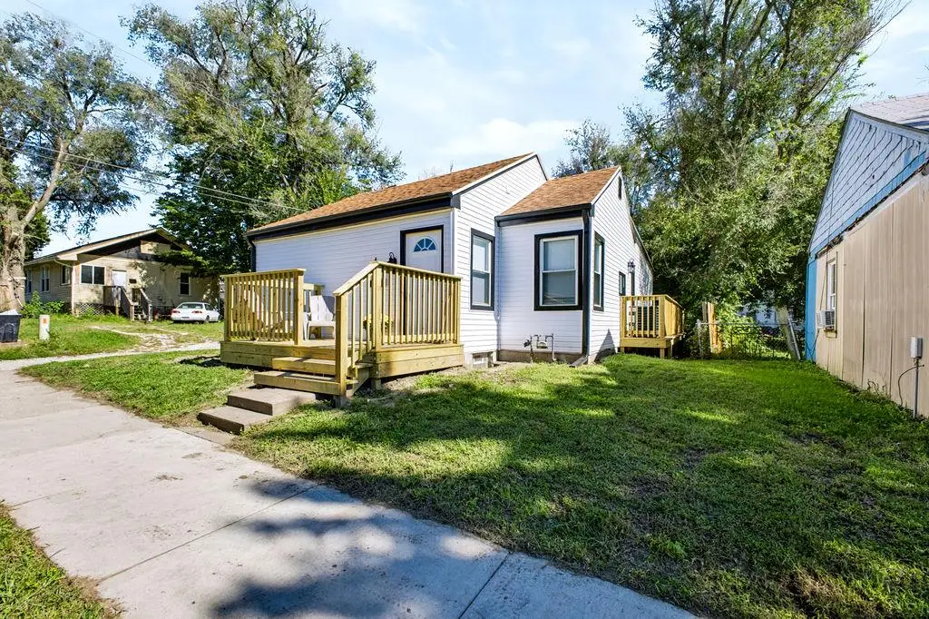 411 S 25th Street, Saint Joseph, MO 64501 - #1