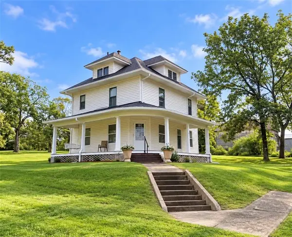 101 S 9th Street, Hopkins, MO 64461