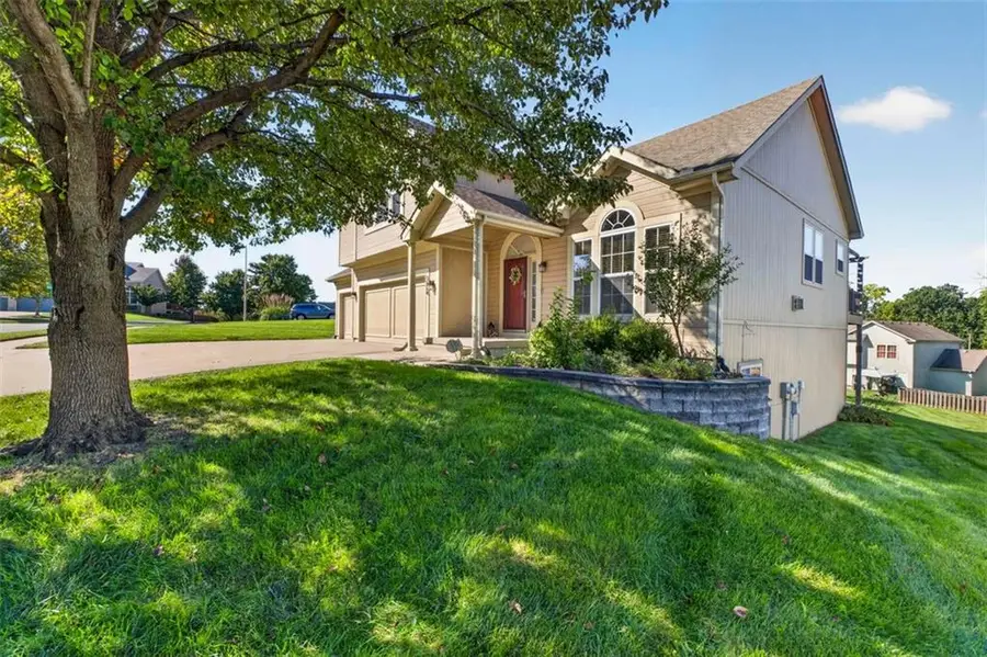 9004 N Cosby Avenue, Kansas City, MO 64154 - #2