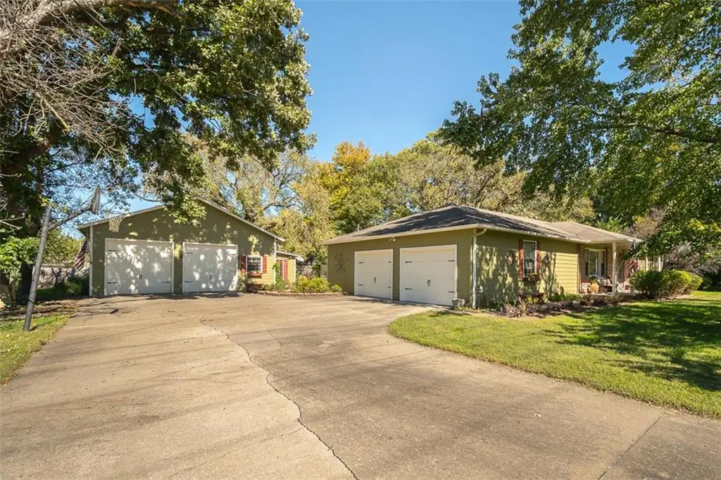 835 Locust Street, Lawrence, KS 66044 - #1