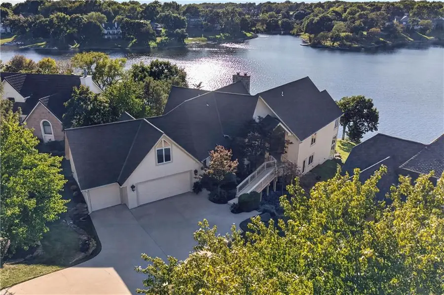 118 NE Edgewater Drive, Lees Summit, MO 64064 - #2
