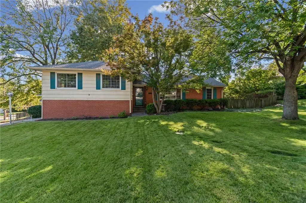 1913 E 29th Avenue, North Kansas City, MO 64116 - #1