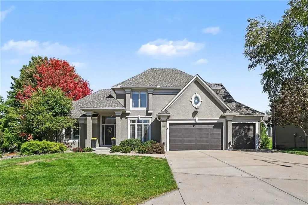 8121 Parkview Drive, Parkville, MO 64152 - #1