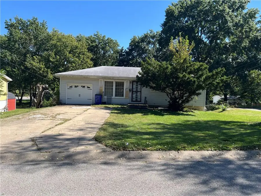 6001 N Michigan Place, Gladstone, MO 64118 - #2