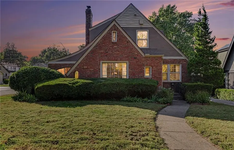 7346 Grand Avenue, Kansas City, MO 64114 - #2