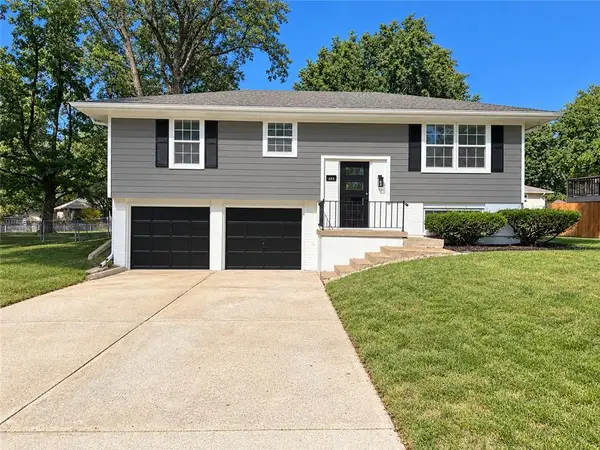 205 SW Kingscross Road, Blue Springs, MO 64014