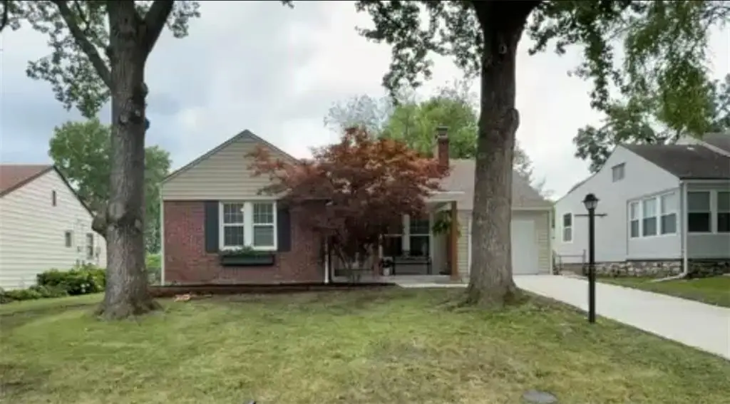 8018 Belleview Avenue, Kansas City, MO 64114 - #1