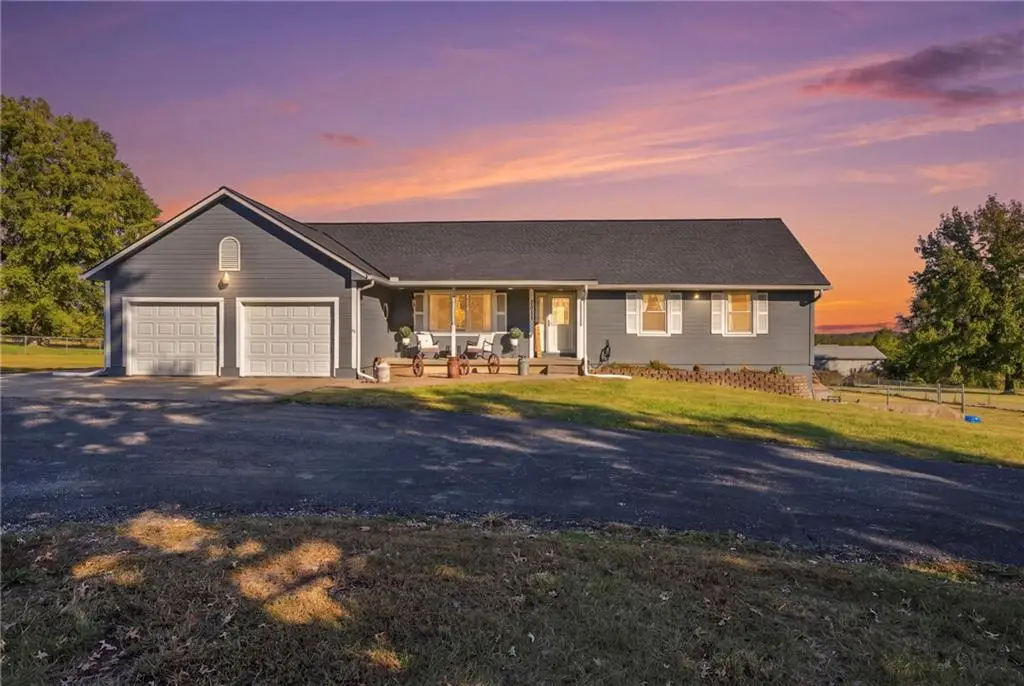 1421 N Elsea Smith Road, Independence, MO 64056 - #1