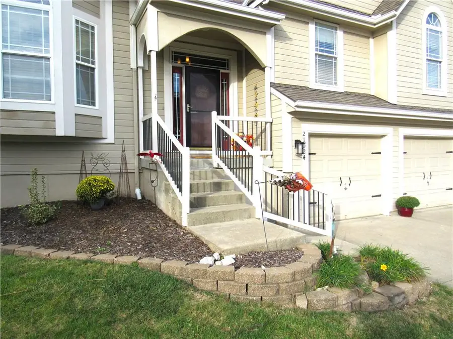 21024 W 116th Terrace, Olathe, KS 66061 - #2