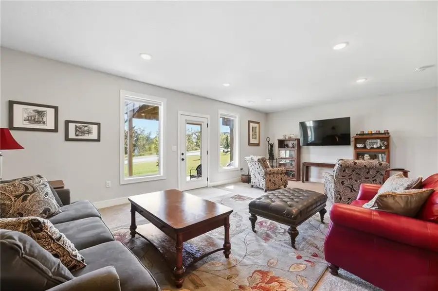 7369 Griffey Street, Parkville, MO 64152 - #3