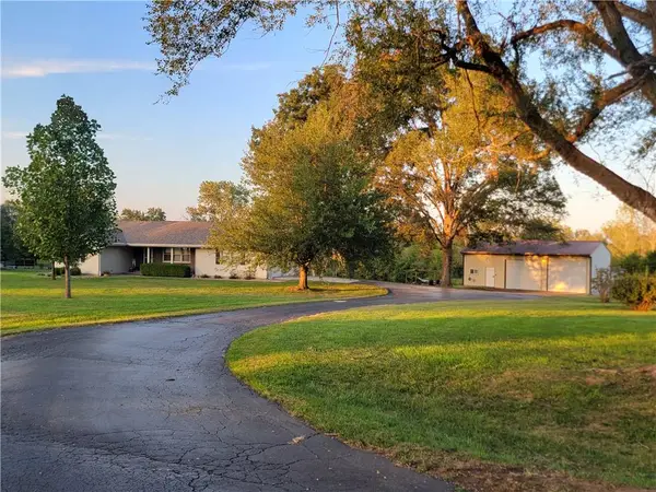 22195 Dunn Drive, Spring Hill, KS 66083