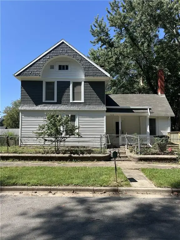 720 W 7th Street, Leavenworth, KS 66048 - #1