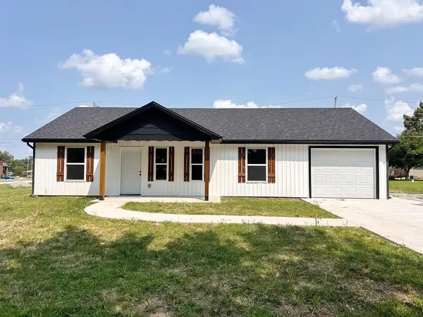 108 W Barrett Avenue, Walker, MO 64790