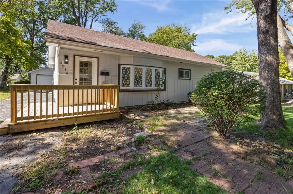 6912 N Harrison Street, Gladstone, MO 64118 - #1