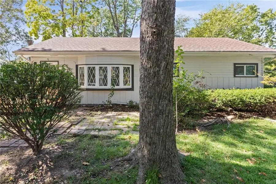 6912 N Harrison Street, Gladstone, MO 64118 - #2