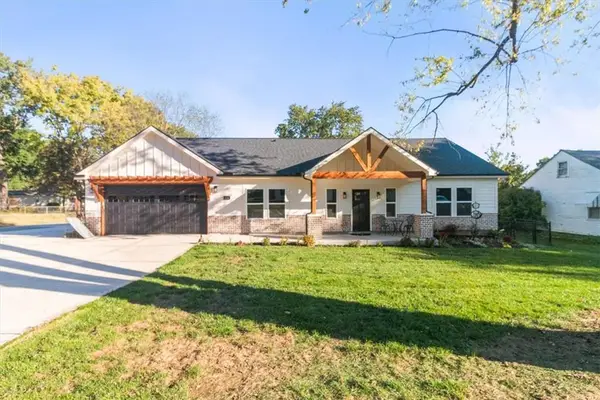 210 SW 7th Street, Oak Grove, MO 64075
