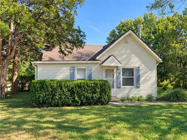 505 2nd Avenue, Greenwood, MO 64034