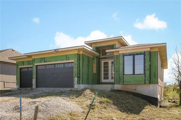 905 Savannah Lane, Greenwood, MO 64034