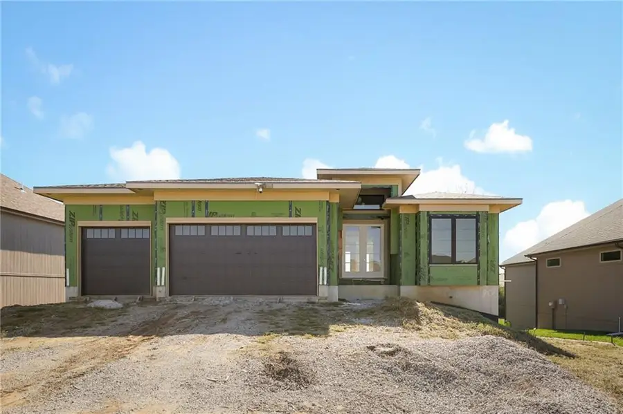 905 Savannah Lane, Greenwood, MO 64034 - #2