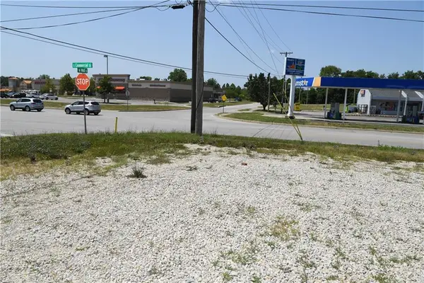 103 S Commercial Street, Harrisonville, MO 64701