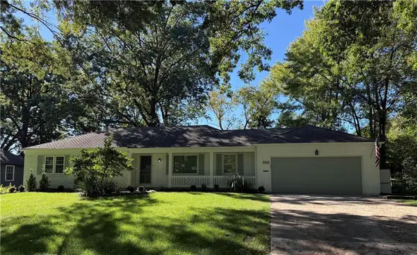 9416 Wenonga Road, Leawood, KS 66206