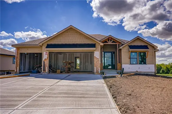13 Red Fox Circle, Lake Winnebago, MO 64034