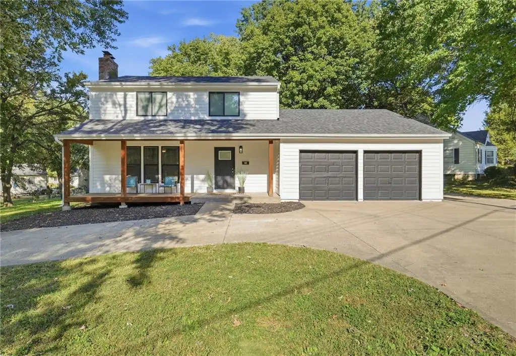 212 W Walnut Street, Belton, MO 64012 - #1
