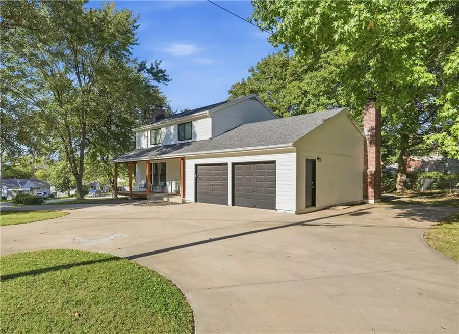 212 W Walnut Street, Belton, MO 64012 - #2