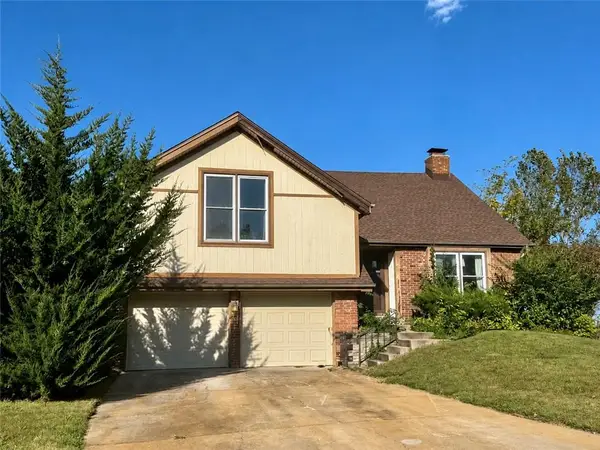 532 N Persimmon Drive, Olathe, KS 66061