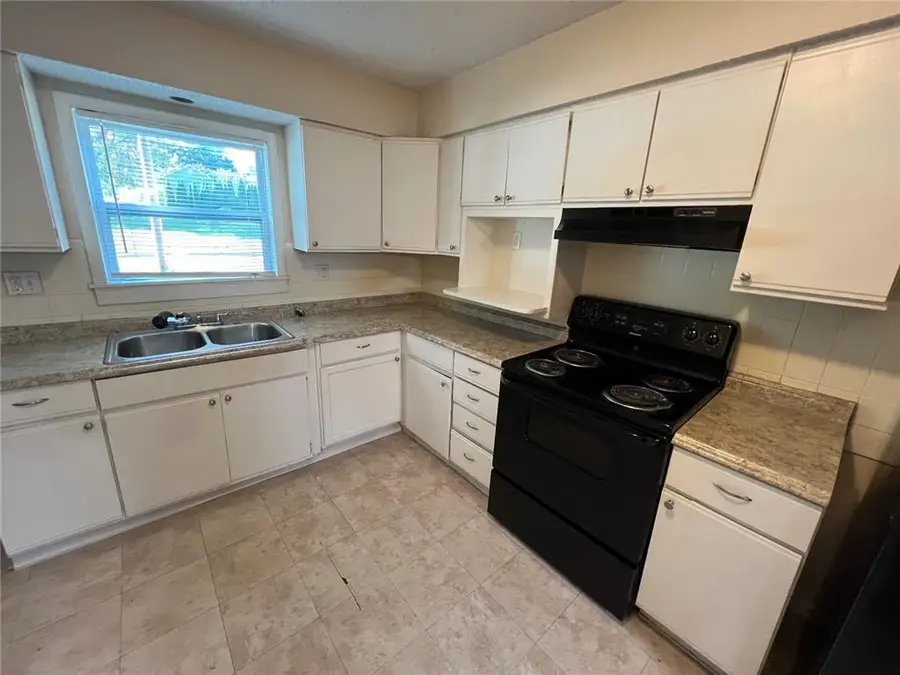 3406 E 73rd Street, Kansas City, MO 64132 - #3