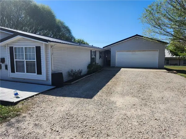 114 Kansas Drive, Linn Valley, KS 66040