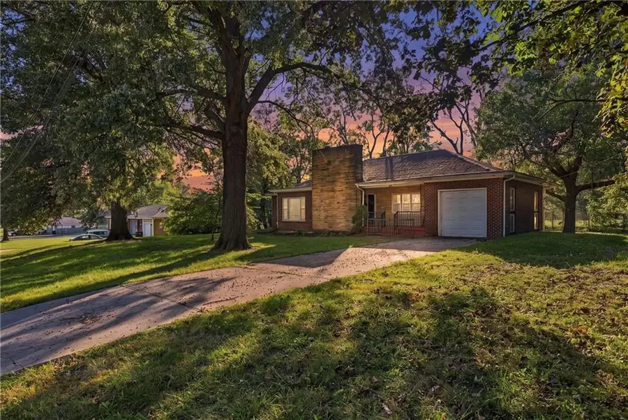 8614 Evanston Avenue, Raytown, MO 64138 - #2
