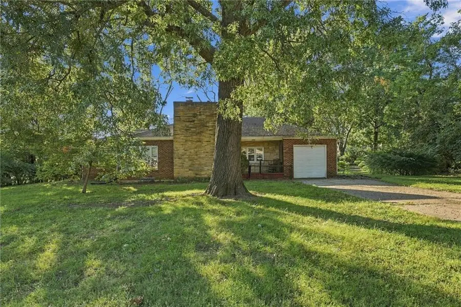 8614 Evanston Avenue, Raytown, MO 64138 - #3