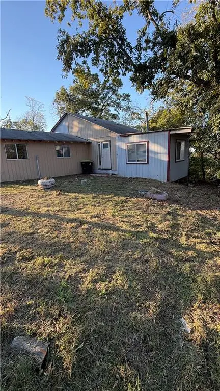 8202 E Shady Tree Lane, Freeman, MO 64746